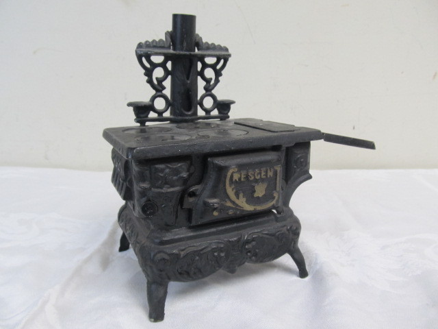 lot 28 image: Vintage Crescent Cast Iron Toy Stove