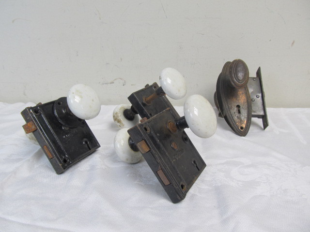 lot 29 image: 4 Complete Antique Door Hardware Sets