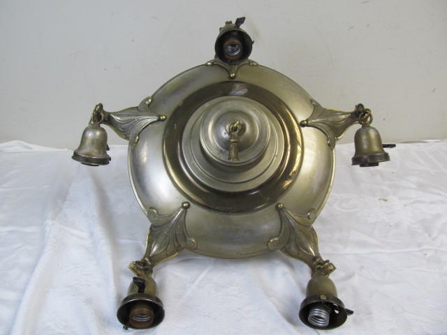 lot 30 image: Antique Brass 5-Light Chandelier 