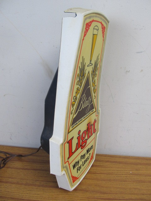 lot 68 image: Working Vintage BLATZ LIGHT Lighted Beer Sign