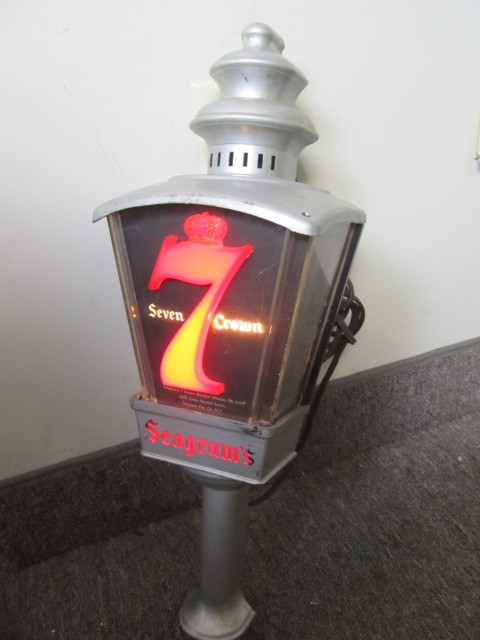 lot 69 image: Working Vintage Seagrams Whiskey Lighted Sign