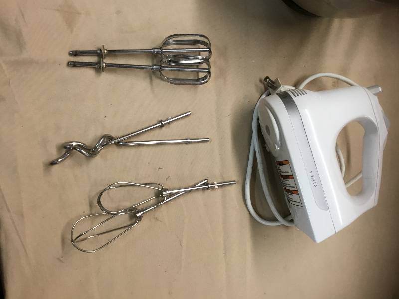 Kitchen Aid Hand Mixer - 5 Speed  -  With 3 Sets of Blades