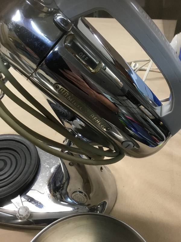 Hamilton Beach Mixer - 2 Stainless Steel Bowls
