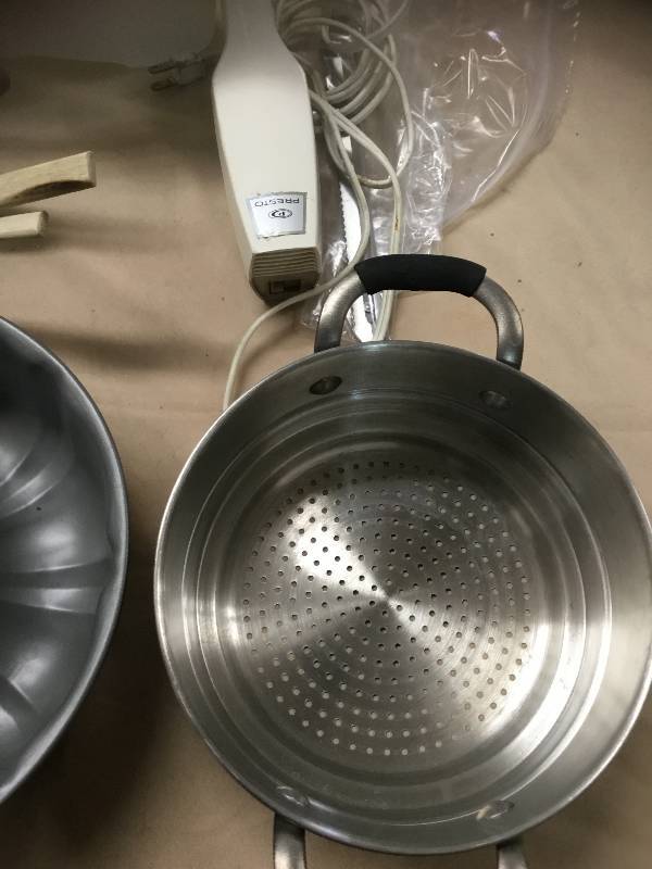 Kitchen, Bakeware, and Electric Knife - Wooden Spoons, Bunt pan heavy duty cake pans