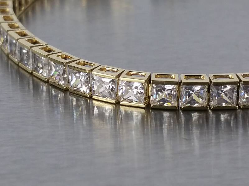 lot 21 image: Tennis Bracelet in 14k Yellow Gold