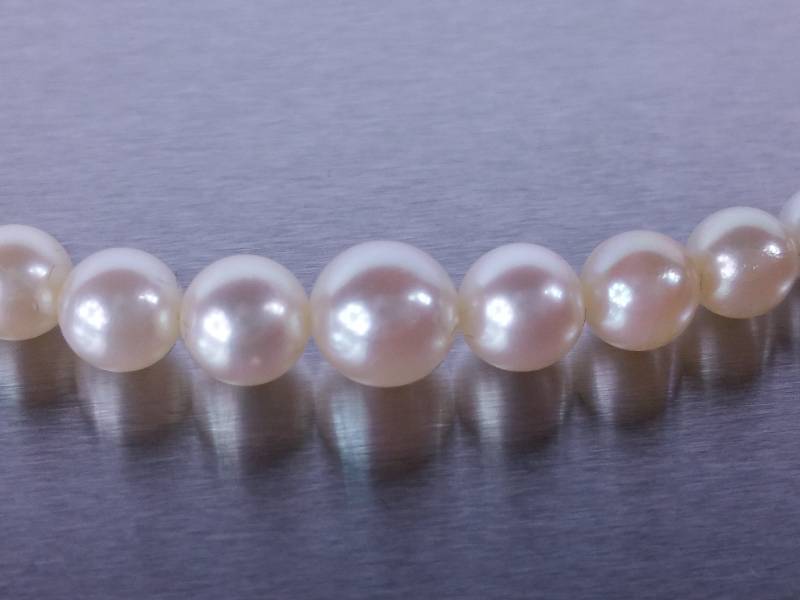 lot 24 image: Antique Pearl Neckalce - $5100 Retail