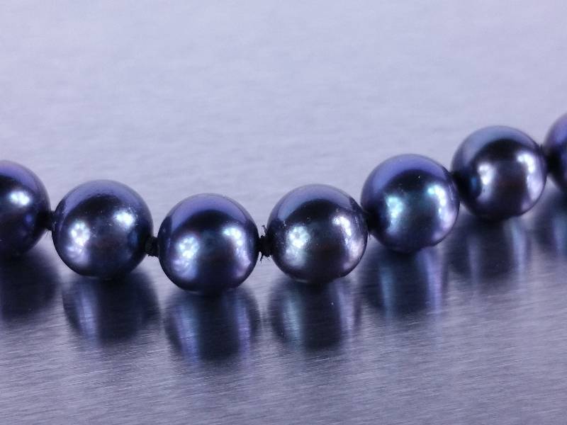 lot 25 image: Genuine Black Pearl Necklace in 14k Gold