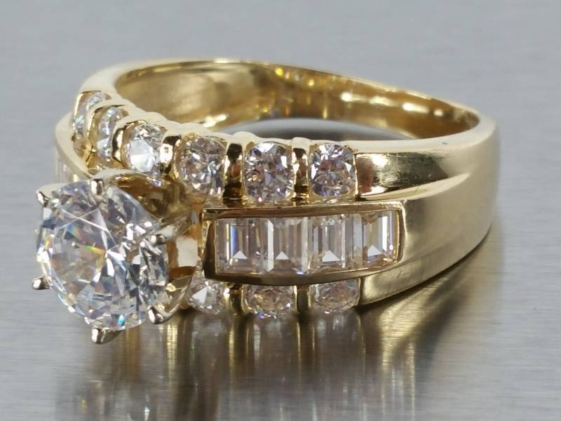 lot 40 image: Simulated Diamond Ring in 14k Yellow Gold