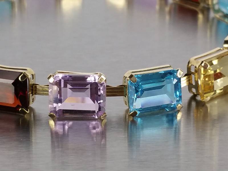 lot 46 image: Multi-Colored Gemstone Bracelet in Yellow Gold