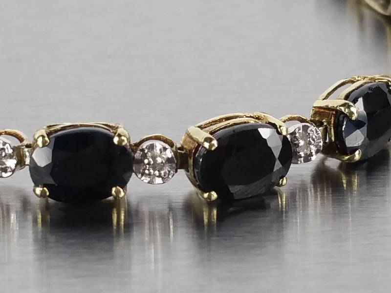 lot 47 image: Sapphire and Diamond Bracelet in Yellow Gold