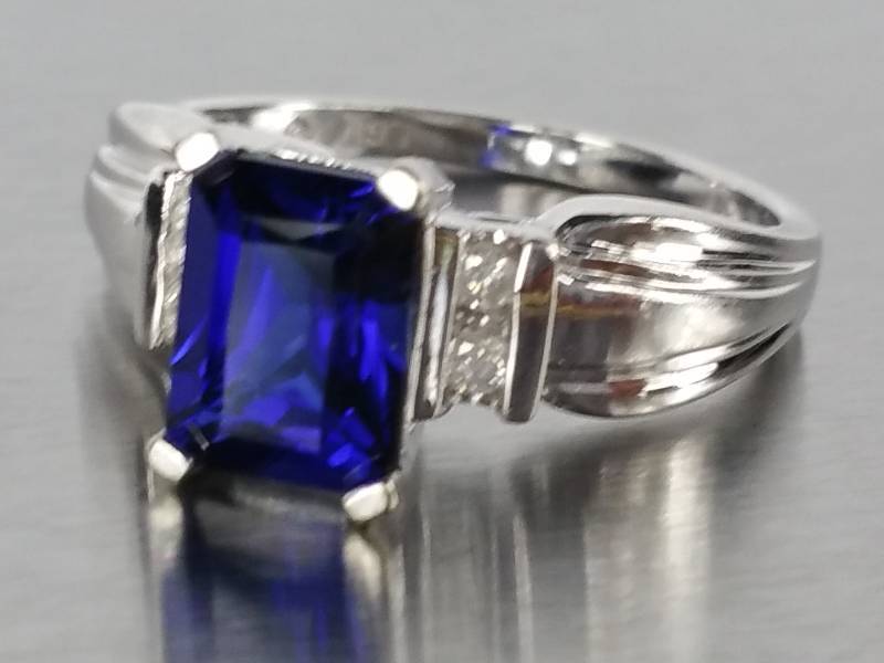 lot 67 image: Sapphire Ring in White Gold