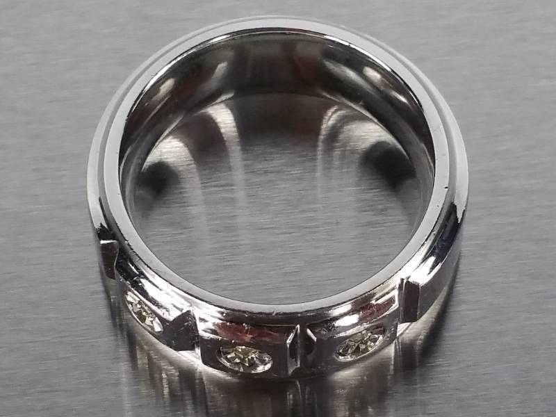 lot 75 image: Mens Diamond Ring in White Gold - $1200 Retail