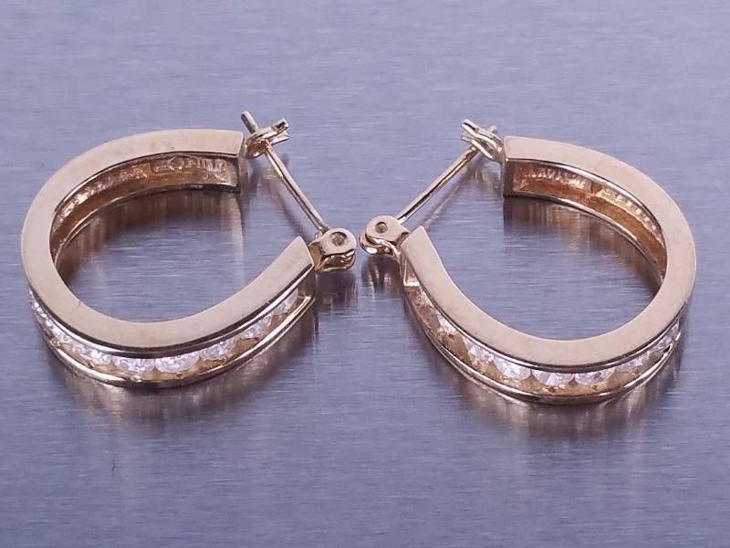 lot 9A image: Natural Diamond Earrings in 14k Yellow Gold - $3600 Retail