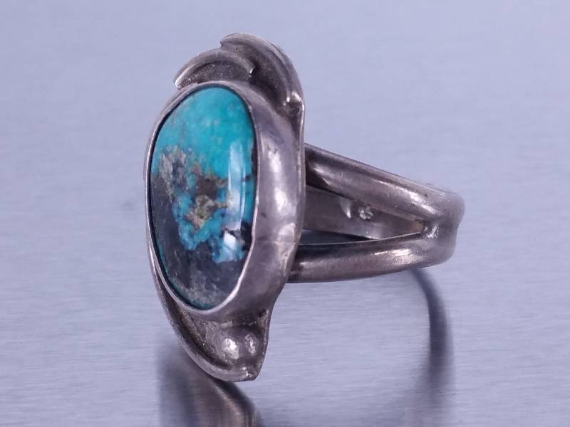 lot 92 image: Handmade Turquoise Sterling Silver Southwest Ring