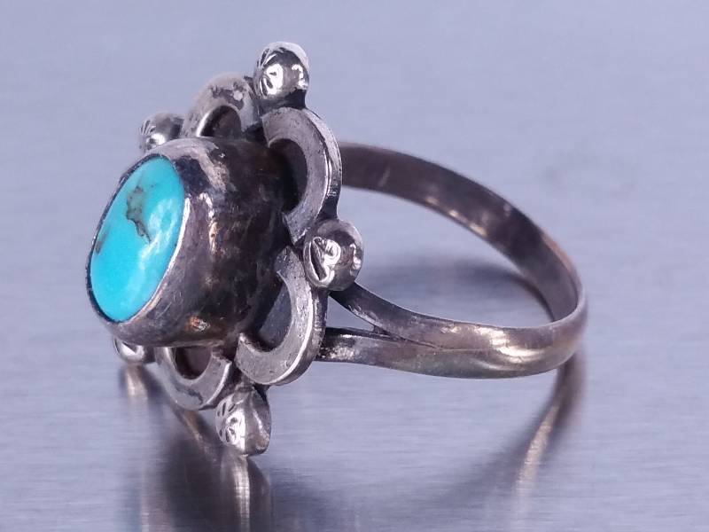 lot 94 image: Handmade Turquoise Sterling Silver Southwest Ring