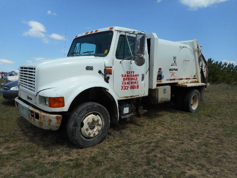 2002 International 4700 Sanitary Truck