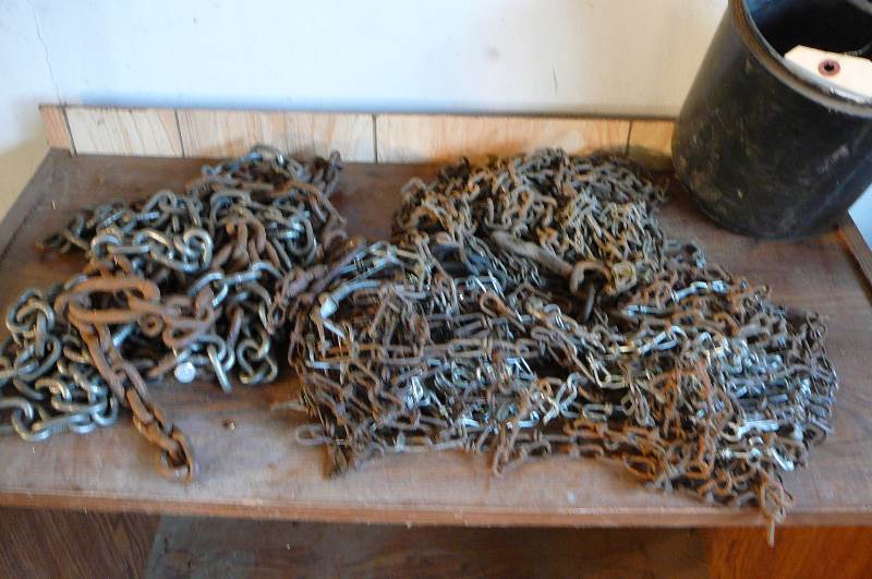 lot 5 image: Chains