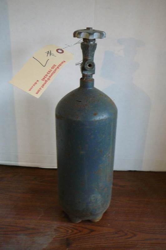 lot 7 image: Bottle & Valve