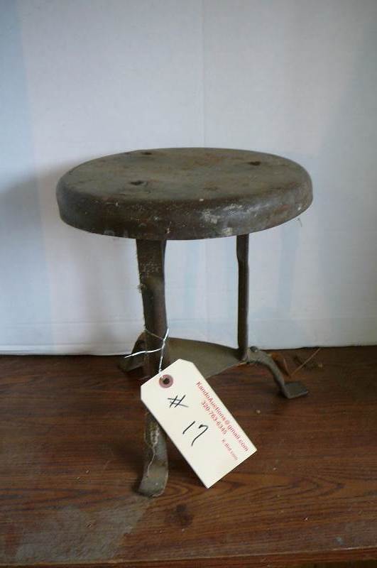 lot 17 image: Vintage milking stool