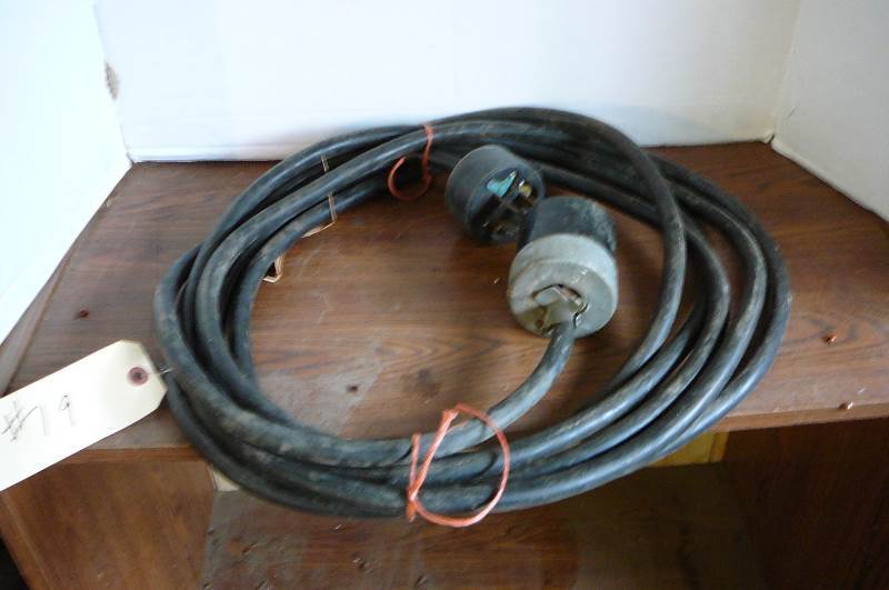 lot 19 image: Extension cord 20