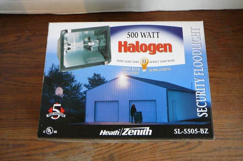 lot 28 image: Security flood light