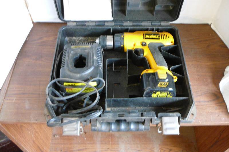 lot 30 image: DeWalt Drill