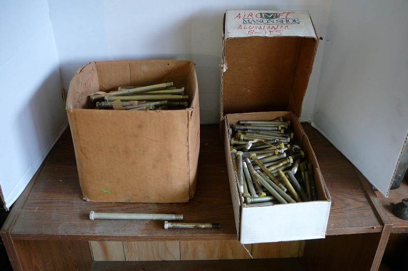 lot 38 image: Lot of bolts