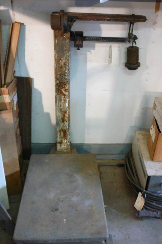 lot 39 image: Platform scale