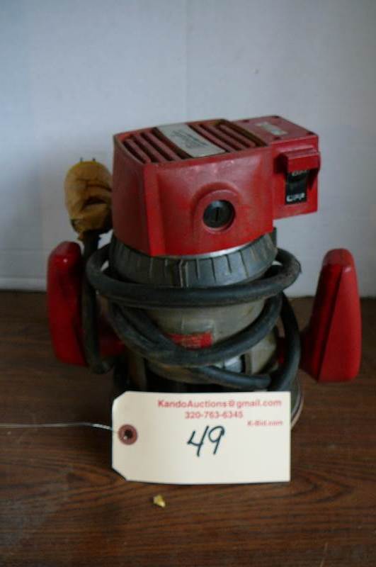lot 49 image: Milwaukee Power Router