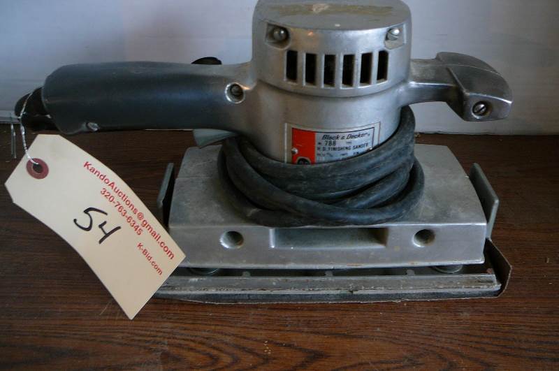 lot 54 image: Black & Decker Finish Sander