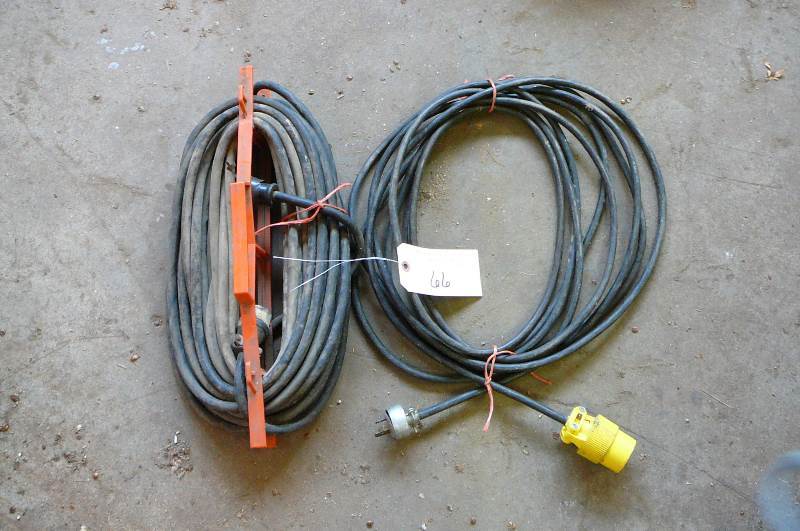 lot 66 image: Extension cords 2 count