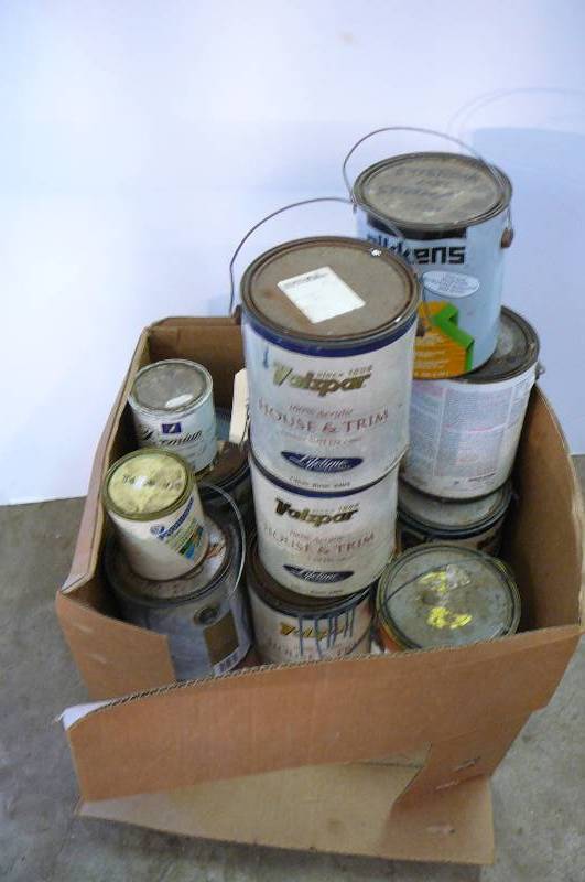 lot 122 image: Misc paint, Valspar, Sikkens, 10 cans