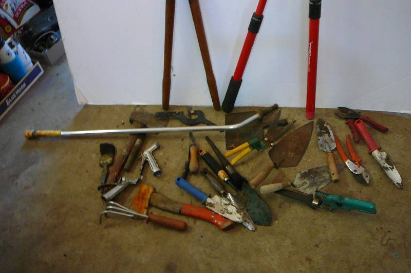 lot 126 image: Large lot of yard tools