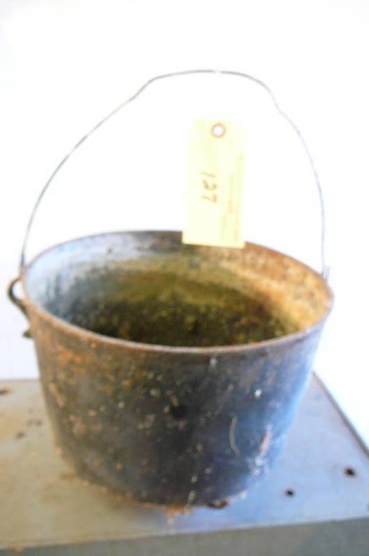 lot 127 image: Vintage cast iron pot 12 wide x 9 tall