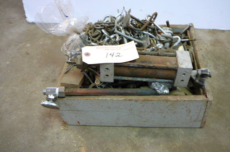 lot 142 image: Lot of misc hardware, chain, ram