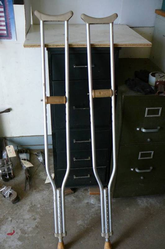lot 173 image: Aluminum Crutches