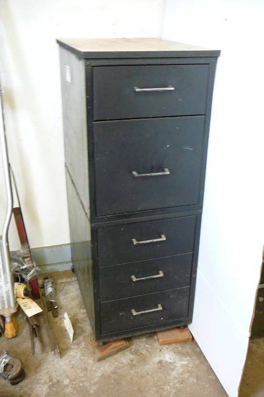 lot 176 image: Cabinet