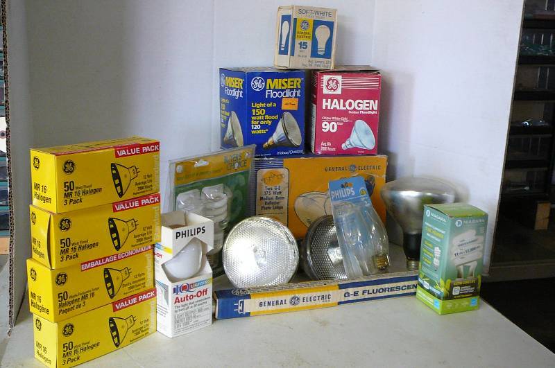 lot 195 image: Miscellaneous Light Bulbs