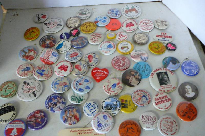 lot 199 image: Collectible Pins