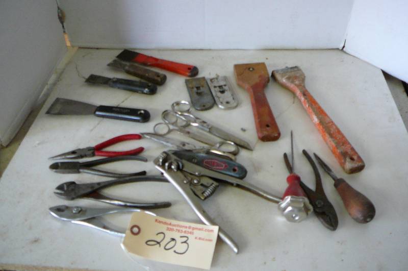 lot 203 image: Hand tools
