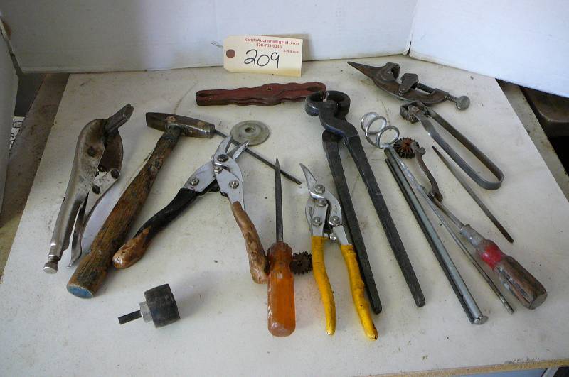 lot 209 image: Hand Tools