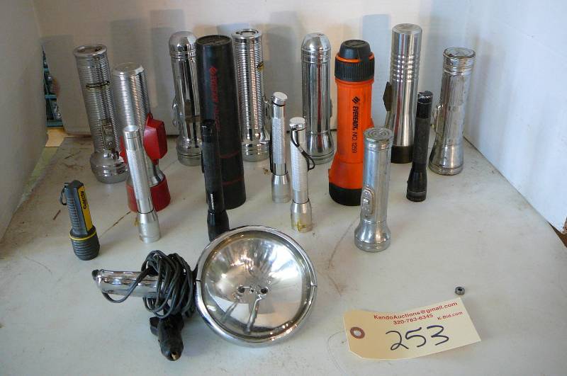 lot 253 image: Flash & Spot Lights