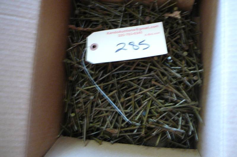 lot 285 image: Nails