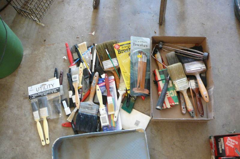 lot 300 image: Paint Brushes