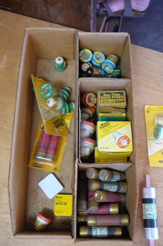 lot 306 image: Fuses