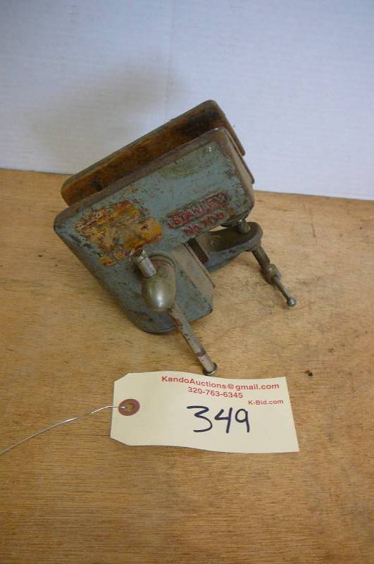 lot 349 image: Wood Vice