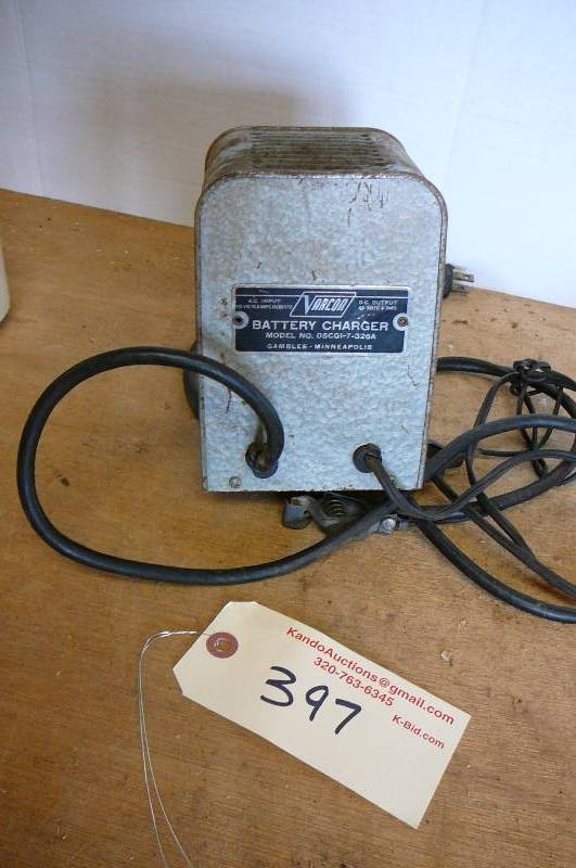 lot 397 image: Battery Charger