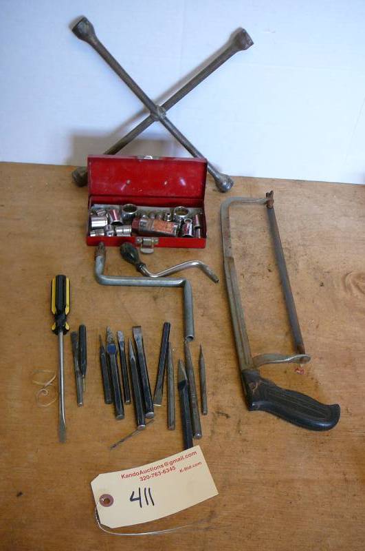 lot 411 image: Hand Tools