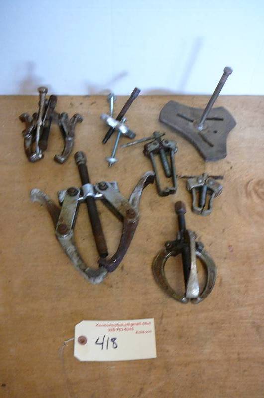 lot 418 image: Pullers