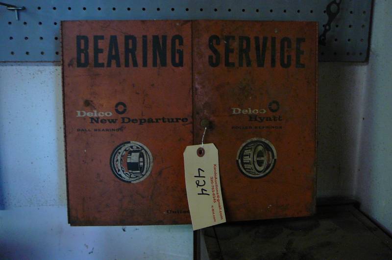 lot 424 image: Bearing Service Cabinet